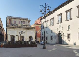 Rissa a Capua dopo le offese ad una ragazza: volano bottiglie di vetro