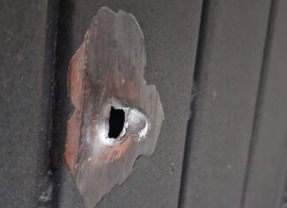 Insulti alla Polizia, è il secondo assalto in pochi giorni dopo gli spari alla caserma