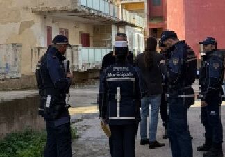 Deturpato il litorale domizio, il Parco Saraceno a rischio crollo