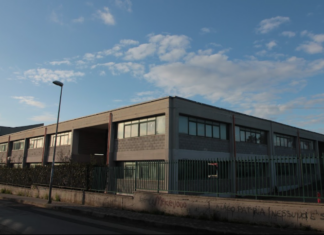 Giugliano, un ragazzino travolto da un’auto fuori scuola