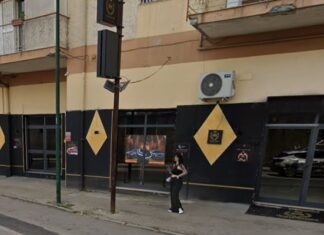 Casoria, una bomba danneggia una concessionaria