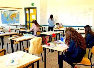 Custode di una scuola media arrestato per violenza sessuale: aveva palpeggiato un’alunna