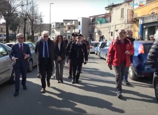 Marcia anti camorra a Ponticelli. I negozianti dicono no al ‘pizzo’