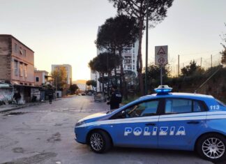 Arresti tra i Mazzarella per pizzo, un filmato registrato con il cellulare davanti al centro per le scommesse