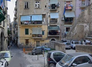 Padre e figlio accoltellati ai Quartieri in una lite in famiglia: arrestato un 36enne