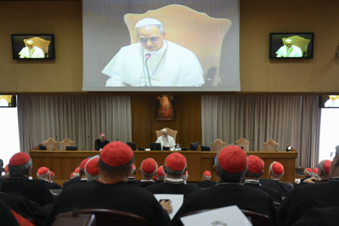 Papa Leone XIV Incontra i Cardinali in Aula del Sinodo