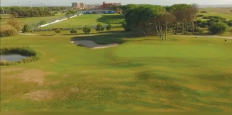 I campi da golf (immagini RAI)