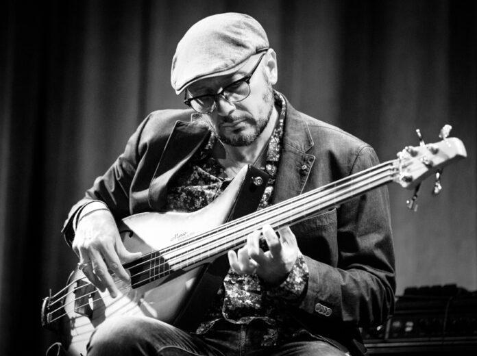 Dario Deidda // Oslo Jazzfestival // Kurt Rosenwinkel standards trio // 2017-08-16 18:08:26 // Victoria teater, Oslo, Oslo, Norway (NOR) /