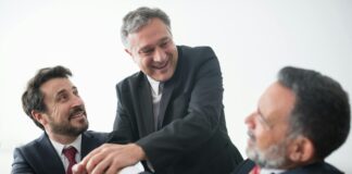 Foto di Kampus Production: https://www.pexels.com/it-it/foto/interni-lavoro-settore-bancario-risultato-8353839/