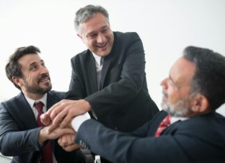 Fair Play for Life, a Roma l’evento dedicato al rispetto e alla lealtà Foto di Kampus Production: https://www.pexels.com/it-it/foto/interni-lavoro-settore-bancario-risultato-8353839/