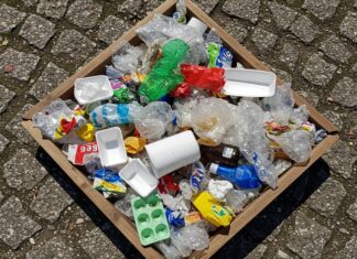 Lombardia: stop alla plastica monouso negli uffici Plastica monouso