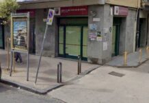 Si travestono da anziani e rapinano la banca: entrano con le stampelle e si fanno consegnare 70mila euro