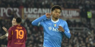 Napoli's David Neres celebrates after scoring the goal 0-1 during the Serie A Enilive soccer match between AS Roma and SSC Napoli at the Rome's Olympic stadium, Italy - Sunday, November 30, 2025. Sport - Soccer. (Photo by Fabrizio Corradetti / LaPresse)