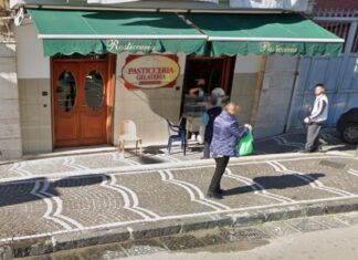 Rapina armata in una pasticceria di Arzano: banditi in fuga con l’incasso