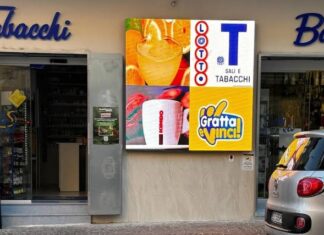 Pozzuoli, la tabaccheria Salart ostaggio dei ladri: quarto raid in otto mesi
