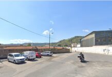 Accoltellato in strada a 17 anni da una gang di dieci ragazzi ad Agnano