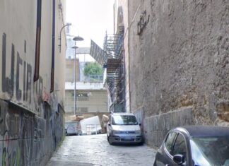 Commando spara 4 colpi a Forcella: un proiettile finisce nella stanza di una studentessa