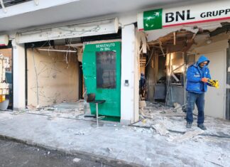I malviventi sfidano lo Stato: bombe contro un’altra banca a Pomigliano Bomba alla banca BNL a Pomigliano d'Arco
