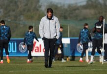 Antonio Conte pensieroso