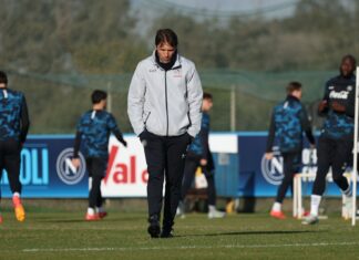 Antonio Conte pensieroso