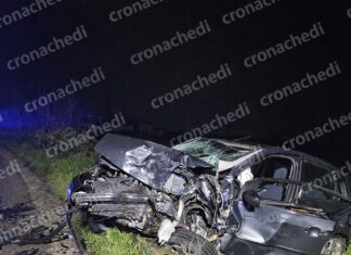 Una delle vetture coinvolte nel tragico incidente a Casal di Principe