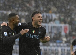 Il Napoli domina la Lazio, vince e mantiene la rotta scudetto