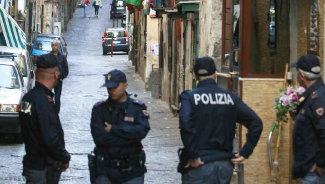 Polizia ai Quartieri Spagnoli Polizia ai Quartieri Spagnoli