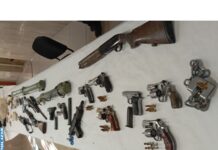 Le armi sequestrate dalla polizia di Stato