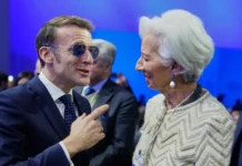 Emmanuel Macron e Christine Lagarde al Forum di Davos (foto Lapresse)