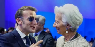 Emmanuel Macron e Christine Lagarde al Forum di Davos (foto Lapresse)