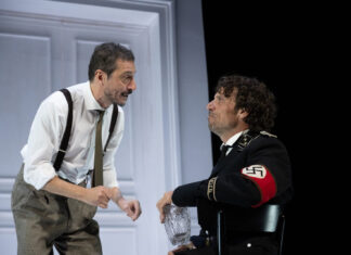 Applausi e riflessioni per “Il medico dei maiali” al Teatro Ricciardi di Capua: Bizzarri, Montanari e il potere Il Medico dei Maiali (foto Teatro.it)