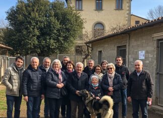 Arezzo, anziani in visita al canile comunale Compagnia reciproca