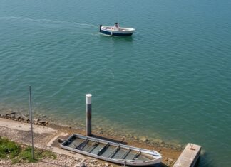 PFAS nell’acqua: l’Italia rinvia i limiti più sicuri Acqua contaminata