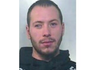 Puntano il coltello contro il titolare del negozio ‘Pro Shop’ a Marcianise, rapina e fuga: arrestati 2 banditi Carmine Di Saverio