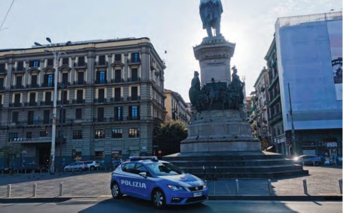 Controlli della Polizia a Piazza Garibaldi