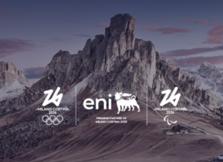 Olimpiadi, Greenpeace fa guerra all’Eni. Gli attivisti espongono i cerchi olimpici che colano petrolio Olimpiadi ed Eni