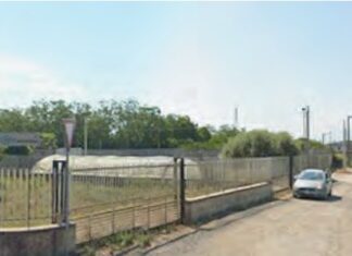 Giù dal balcone in via Carrarone, 23enne gravissimo: Maddaloni sotto shock Via Carrarone a Maddaloni