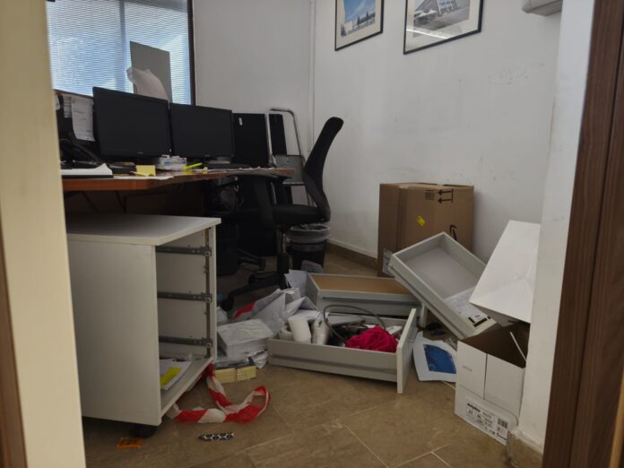 Consorzio Asi, raid e ufficio devastato Consorzio Asi, raid e ufficio devastato