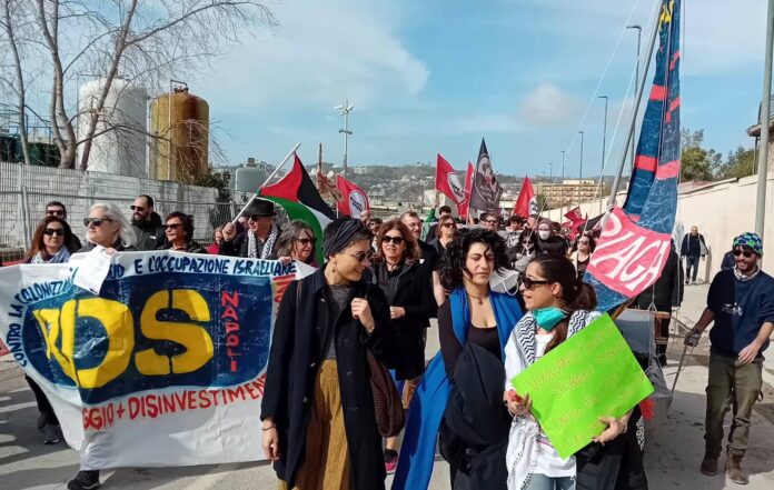 Corteo per Bagnoli contro l'America's Cup Corteo per Bagnoli contro l'America's Cup