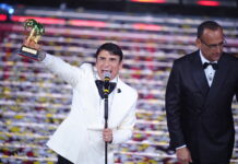 Sal Da Vinci trionfa, il Festival parla napoletano