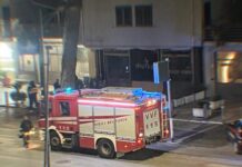 Due bombe davanti a un bar di Cesa: boato e danni alla saracinesca Alterego Cafè a Cesa