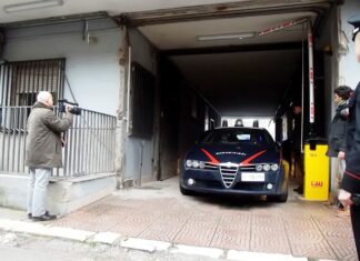 Bomba nella notte davanti alla cornetteria. Il locale era sta inaugurato poche ore prima