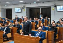 Regione, centrodestra lacerato tra poltrone e identità smarrite. I berluscones contro l’asse Fratelli d’Italia–Lega Centrodestra in Regione