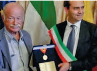 Addio a Gino Paoli, cantautore senza fine innamorato di Napoli Gino Paoli e Luigi De Magistris