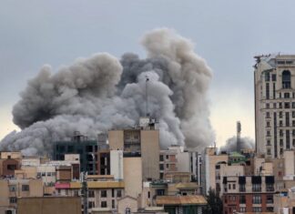 Medio Oriente, il conflitto si allarga. Tensione tra Iran e Paesi del Golfo Guerra in Iran (AP Photo/Mohsen Ganji)