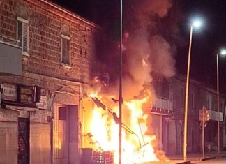 S. Maria C.V., rogo e minacce a una frutteria per piegare la concorrenza: 4 rischiano il rinvio a giudizio Il rogo in via del Lavoro (foto del sito Casertanews)