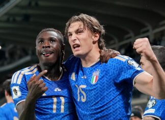L’Italia liquida l’Irlanda del Nord, ora la Bosnia di Dzeko: speranza viva per i Mondiali Italy’s Moise Kean celebrates after scoring 2-0 with Pio Esposito during the World Cup 2026 qualifying play-off soccer match between Italy vs Northern Ireland at the New Balance Stadium in Bergamo, north Italy - Thursday, March 26 , 2026. Sport - Soccer . (Photo by Spada/LaPresse)