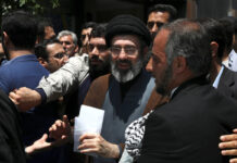 L’Iran sceglie la Guida suprema: “Il nome Khamenei continuerà” Khamenei Mojitaba_Ap photo_Vahid Salemi