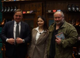 Napoli accoglie Guido Mori: al salotto di Maison Cilento la presentazione del libro “Memorie di un cuoco” Ugo Cilento, Angela Russo e Guido Mori