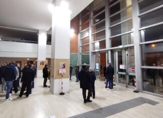 Elezioni provinciali Caserta, la lista Centro Destra fa il pieno: bene il sindaco di Maddaloni e Innocenti elezioni provinciali amministratori nell'atrio